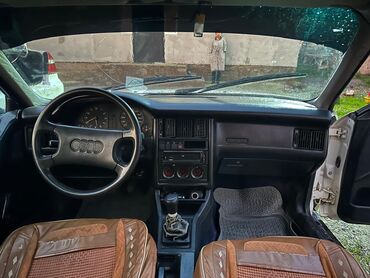 Audi 80: 1992 г., 1.8 л, Механика, Бензин, Седан