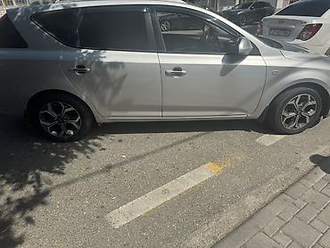 авто азербайджан: Kia Ceed SW (station wagon) – gümüşü rəngdə, şəhər və ailə istifadəsi — 1