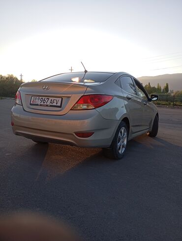 Hyundai: Hyundai Solaris: 2013 г., 1.6 л, Автомат, Бензин, Седан — 2