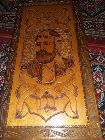 Маски, очки: 2003 cü ilin nerdi.turmede duzelib qoz ve palid agacinnan.daşlari ve