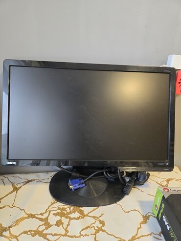 monitor 19: Bu, komputerlər və kameralar üçün nəzərdə tutulmuş iki monitordur. tək
