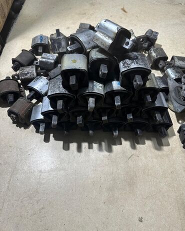 Подушки коробки передач: Подушка коробки передач Mercedes-Benz 2000 г., Б/у, Оригинал, Германия — 2