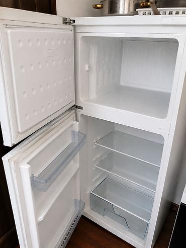 Бытовая техника: Холодильник Beko, Б/у, Двухкамерный, 150 * — 2