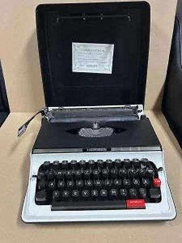 Stari uređaji: Hermes 550 – prenosna mehanička pisaća mašina - Model: Hermes 550 — 15