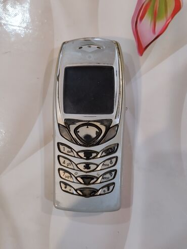 nokia 6303: Nokia 6120 Classic, rəng - Boz