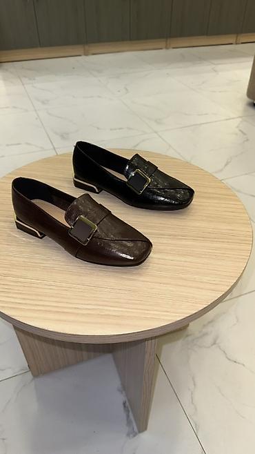 Qadın üçün klassik loafer ayaqqabılar - Model: Kvadrat burunlu