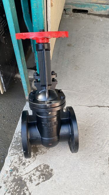 Другая сантехника: Задвижка чугун Электро Задвижка Отвод кованый Тройник кованый Гидрант — 4