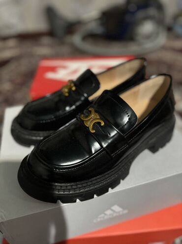 пена для обуви: Туфли 36, цвет - Черный