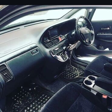 спортивный руль на ктм мото: Интерьер автомобиля Honda, демонстрирующий водительское место и