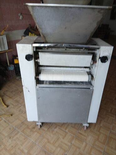 Su, sok, ayran aparatları: Bu xəmir açma maşını böyük həcmli 0705003585. reyal alıyıc. endırım