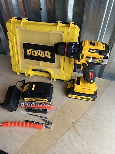 dewalt: Аккумуляторная дрель-шуруповёрт DEWALT в комплекте. Особенности — 2