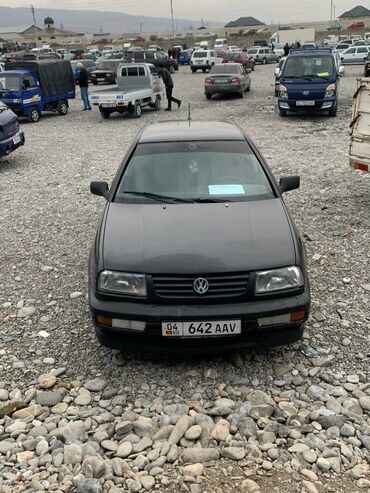 даю деньги: Volkswagen Vento: 1993 г., 1.6 л, Механика, Бензин, Седан