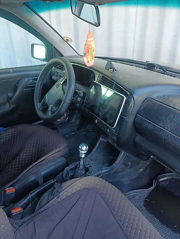 Унаа сатуу: Volkswagen Golf: 1992 г., 1.8 л, Кол менен иштөөчү, Бензин — 4
