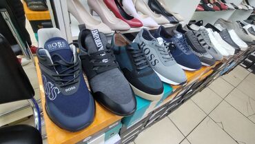 Кроссовки и спортивная обувь: Мужская спортивная обувь (кроссовки) на любой вкус и разных размеров