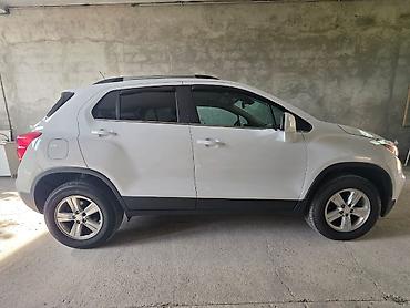 masin oturacaq: Chevrolet Trax (Tracker) – ağ rəngli kompakt krossover Xüsusiyyətlər — 3