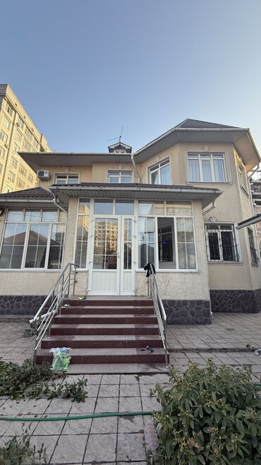 продаю дом в рассрочку в караколе: Сдается особняк в центре города по первой линии