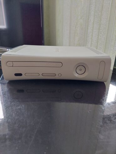продажа токмок: Продаю Xbox 360 в хорошем состоянии. В комплекте два беспроводных