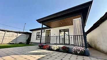 Продажа коттеджей и домов: Продается 5‑комнатный дом Локация: район Токтогула/Карпинка, центр — 1