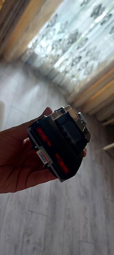 oyuncaq maşin: Qara rəngdə bloklardan yığılmış oyuncağ avtomobil modeli - Material — 4