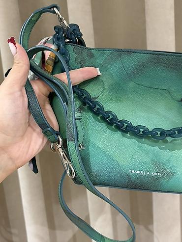 qəd: Charles & Keith çiyin çantası Magazadan 260 AZN alinib 110AZN — 5