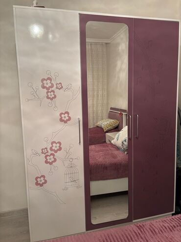 şkaflı ütü stolu qiymeti: Dolab.qiymet 100 man.olcu 1.80/2.10.unvan Naxcivanski herbi