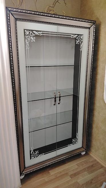 ber ber ustolu: Şüşəli vitrin dolabı - Material: möhkəm MDF korpus, temperli şüşə ön — 1