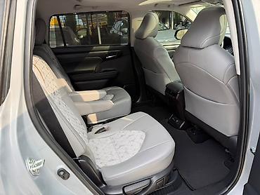 Toyota: Toyota Highlander: 2022 г., 2.5 л, Вариатор, Гибрид, Кроссовер — 13