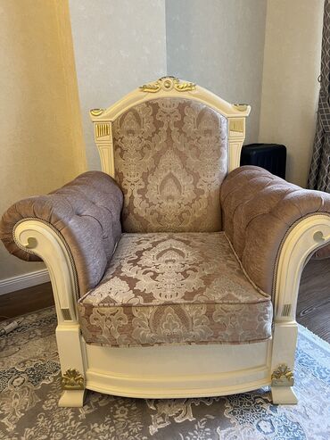 королевский диван кресла: Диван-кровать, цвет - Бежевый, Б/у