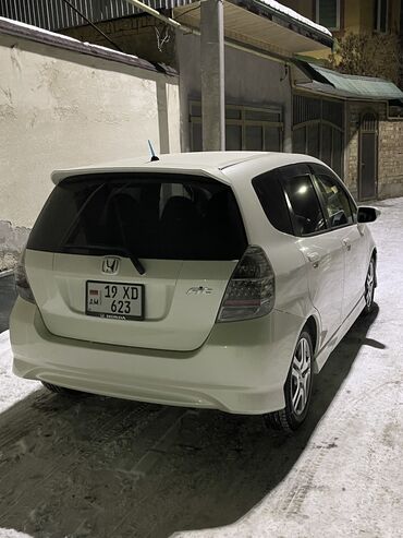 арендага машина алам: Honda Fit: 2006 г., 1.5 л, Автомат, Бензин, Хэтчбэк