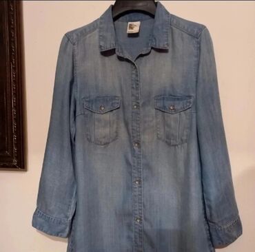 джинсовая рубашка женская: Рубашка, Классическая модель, Приталенная модель