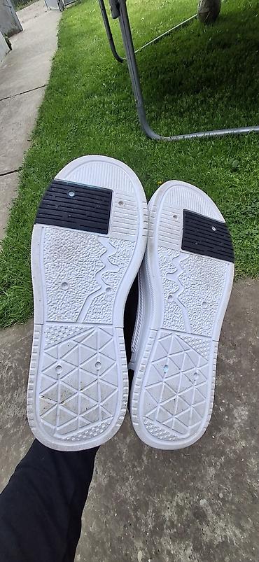 Patike: Patike – broj 40 - Model: crno‑bele patike niskog profila sa — 7