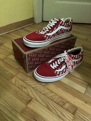 puške: Predstavljamo uniseks Vans Old Skool patike u crvenoj boji. Ove patike — 2