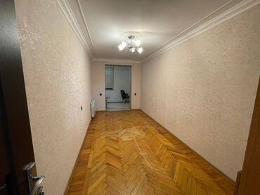 Ofislər: Nərmanov rayonu,Kooperasiya universitetinə yaxın,Neo schoolun — 8