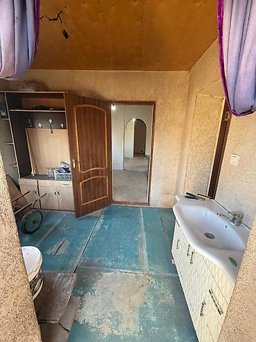 Продажа коттеджей и домов: Продается загородный дом с прилегающей территорией, предлагающий — 18