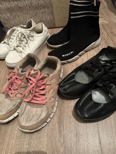 Кроссовки и спортивная обувь: Обувь 37 размера. За все 500 сом