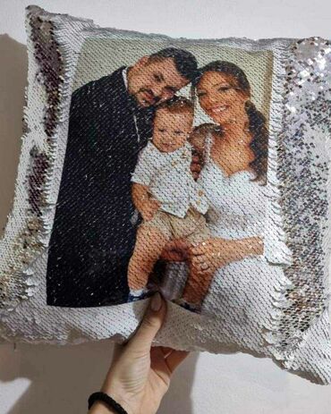 Posteljina: Piši briši jastuk Slika po vašoj želji Cena 2.400 dinara Srebrni — 2