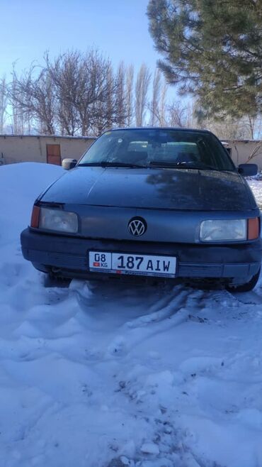 Транспорт: Volkswagen Passat: 1988 г., 1.8 л, Механика, Бензин, Седан