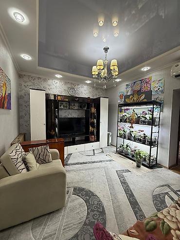 Продажа квартир: 5 и более комнат, 160 м² — 3