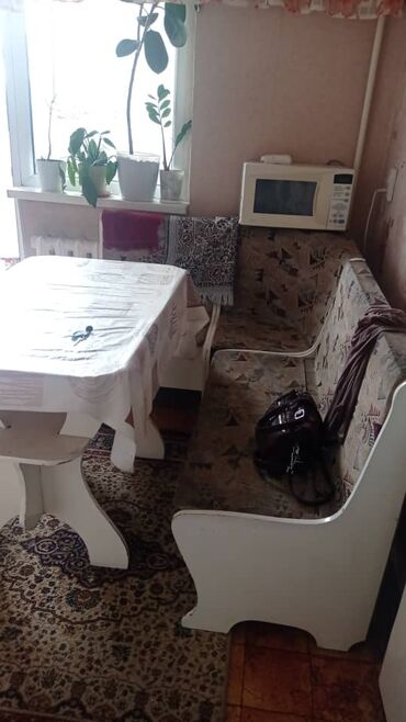 Другая мебель: Кухонный уголок и стол со стульями