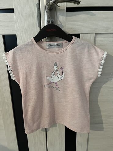 qiz usaqlari ucun koftalar: Майка Christian Dior. Оригинал. Размер 6-7 лет. В идеальном состоянии
