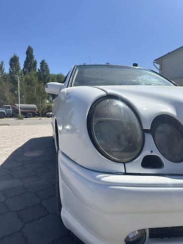лобовой машины: Mercedes-Benz E-Class: 1997 г., 3.2 л, Автомат, Бензин, Седан — 1