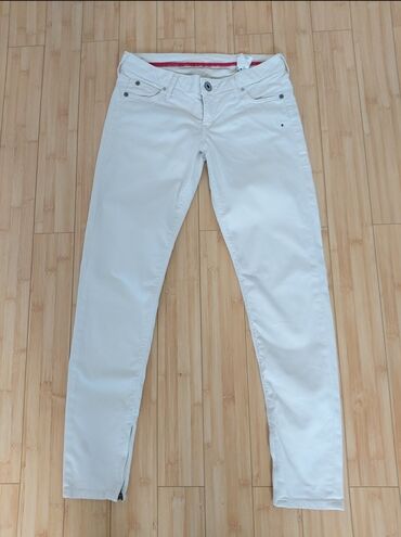 pantalone broj: GUESS Pantalone (Svajcarska) GUESS Pantalone. Broj: 27 Material: 98%