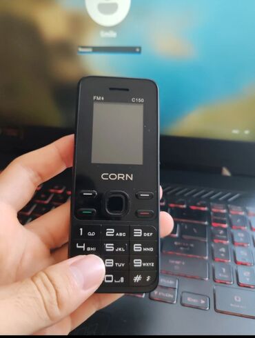 CORN C150 modeli, FM radio dəstəyi ilə qara rəngli, yığcam düyməli