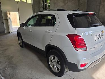 masin oturacaq: Chevrolet Trax (Tracker) – ağ rəngli kompakt krossover Xüsusiyyətlər — 4