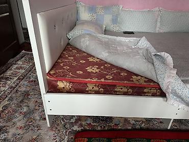 Угловые диваны: Угловой диван, C подушками, Двухместный — 3
