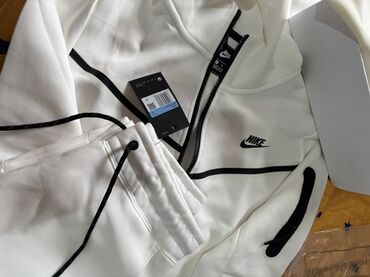 Спортивные костюмы: Мужской спортивный костюм, M (EU 38), L (EU 40), Nike, Новый, цвет - Белый