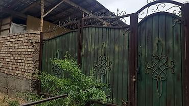 сниму пол дома: Дом с участком и воротами, отдельный въезд - Участок с зелёным двором — 1