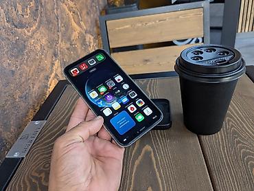 хр корпус: IPhone Xr, Б/у, 128 ГБ, Серебристый, Чехол, 84 % — 1