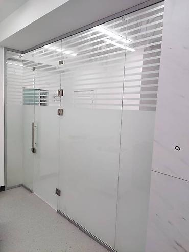 Перегородки на заказ: На заказ Цельностеклянная перегородка, Для офиса, Бронированное стекло, Монтаж, Бесплатный замер, Бесплатная доставка — 12