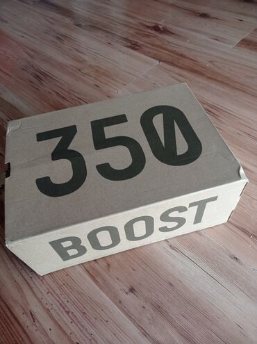 Patike i sportska obuća: Yeezy Boost 350 V2 - Novo, nekorišćeno - Nikad obuvano - Veličina 43